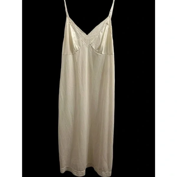 Vintage Vanity Fair Lace Trim Silky Full Slip
Dress Lingerie Size 34 Nylon Ivory - Picture 1 of 8